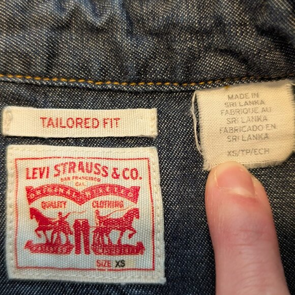 Levi’s Denim Shirt – XS Dark Wash - Picture 10 of 10